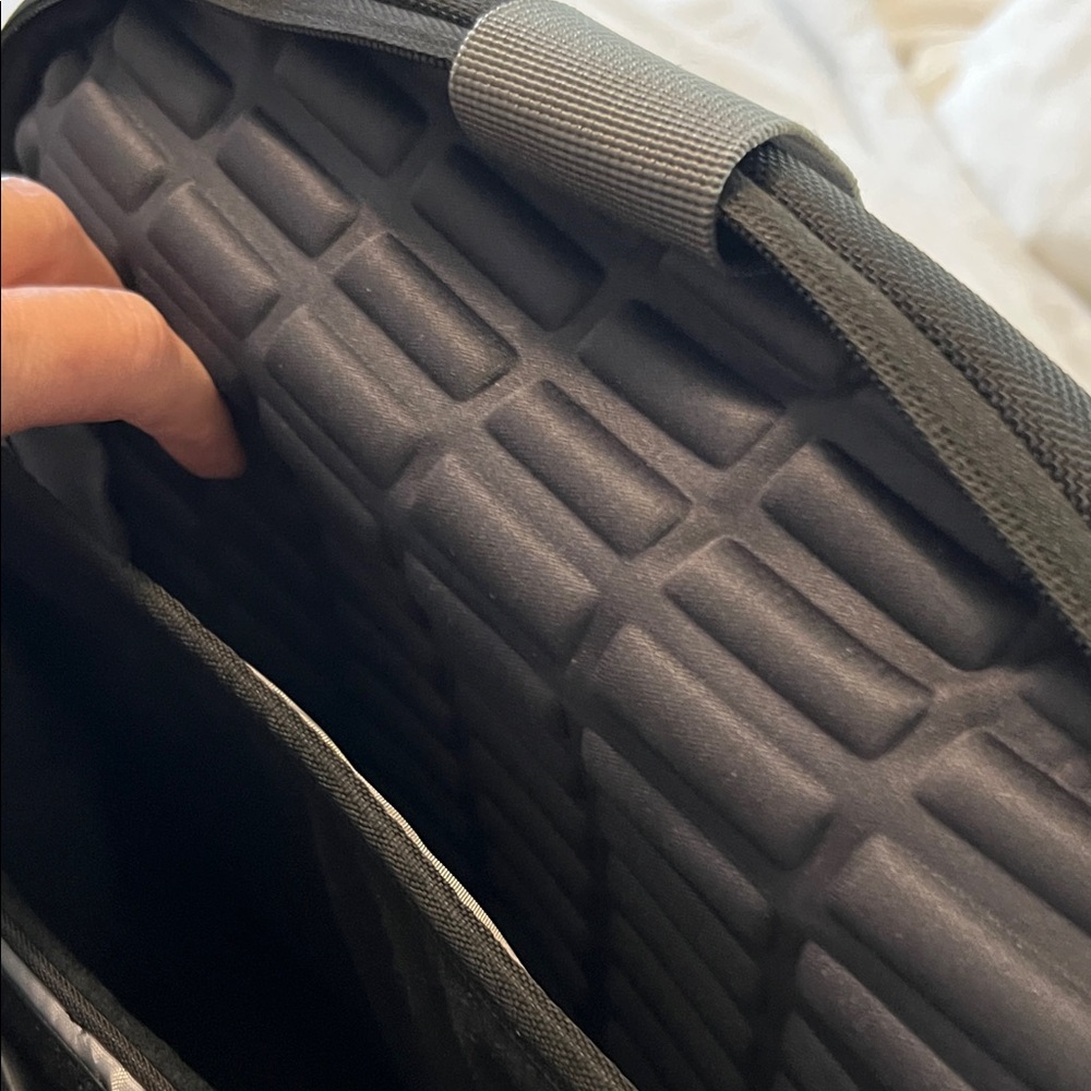 HP Jet Black Tech Backpack - Picture 6 of 12